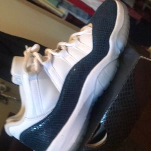 Jordan 11 low snakeskin